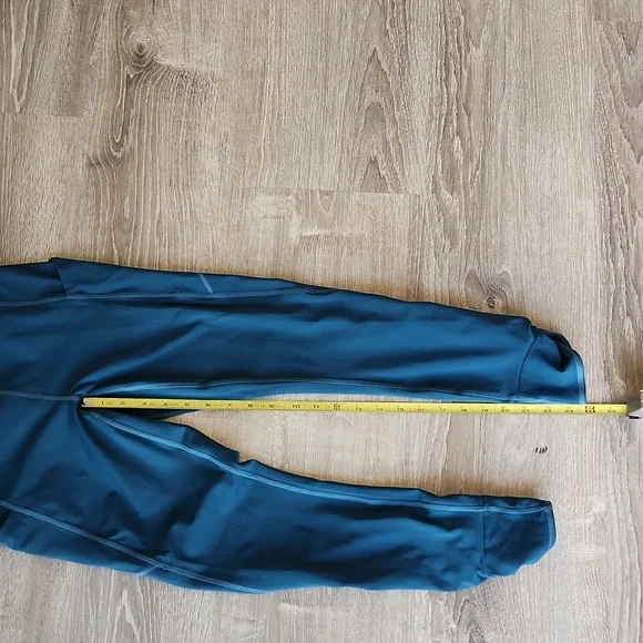 Fabletics Oasis High Waisted Twist 7/8 Leggings Midnight Wave Teal Activewear - Picture 7 of 12